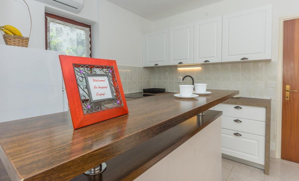 Apartment Domijan By El-Pi Tours Njivice Luaran gambar