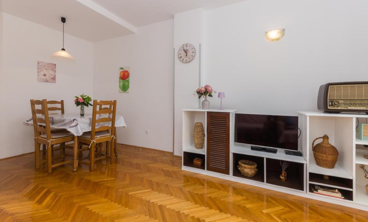 Apartment Domijan By El-Pi Tours Njivice Luaran gambar