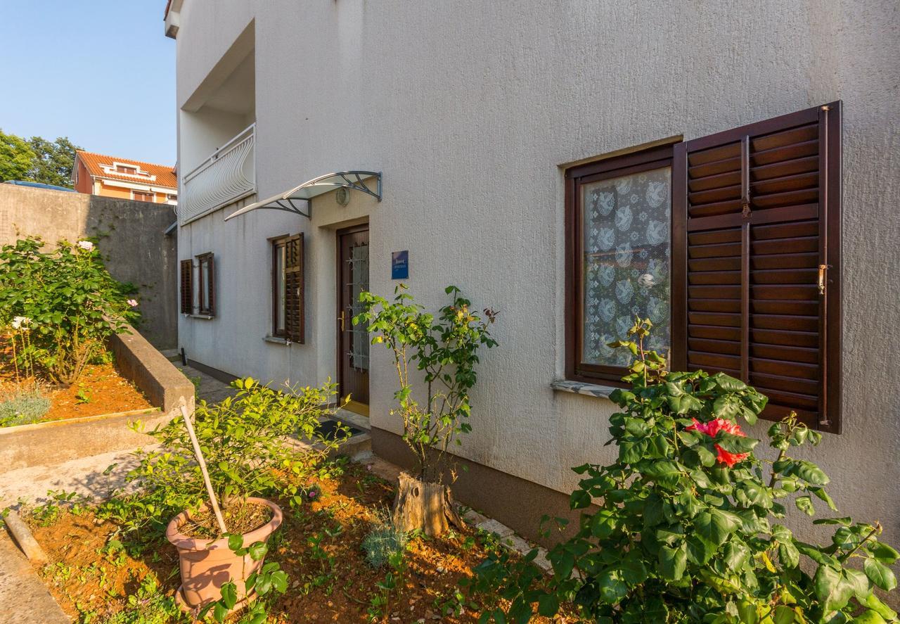 Apartment Domijan By El-Pi Tours Njivice Luaran gambar
