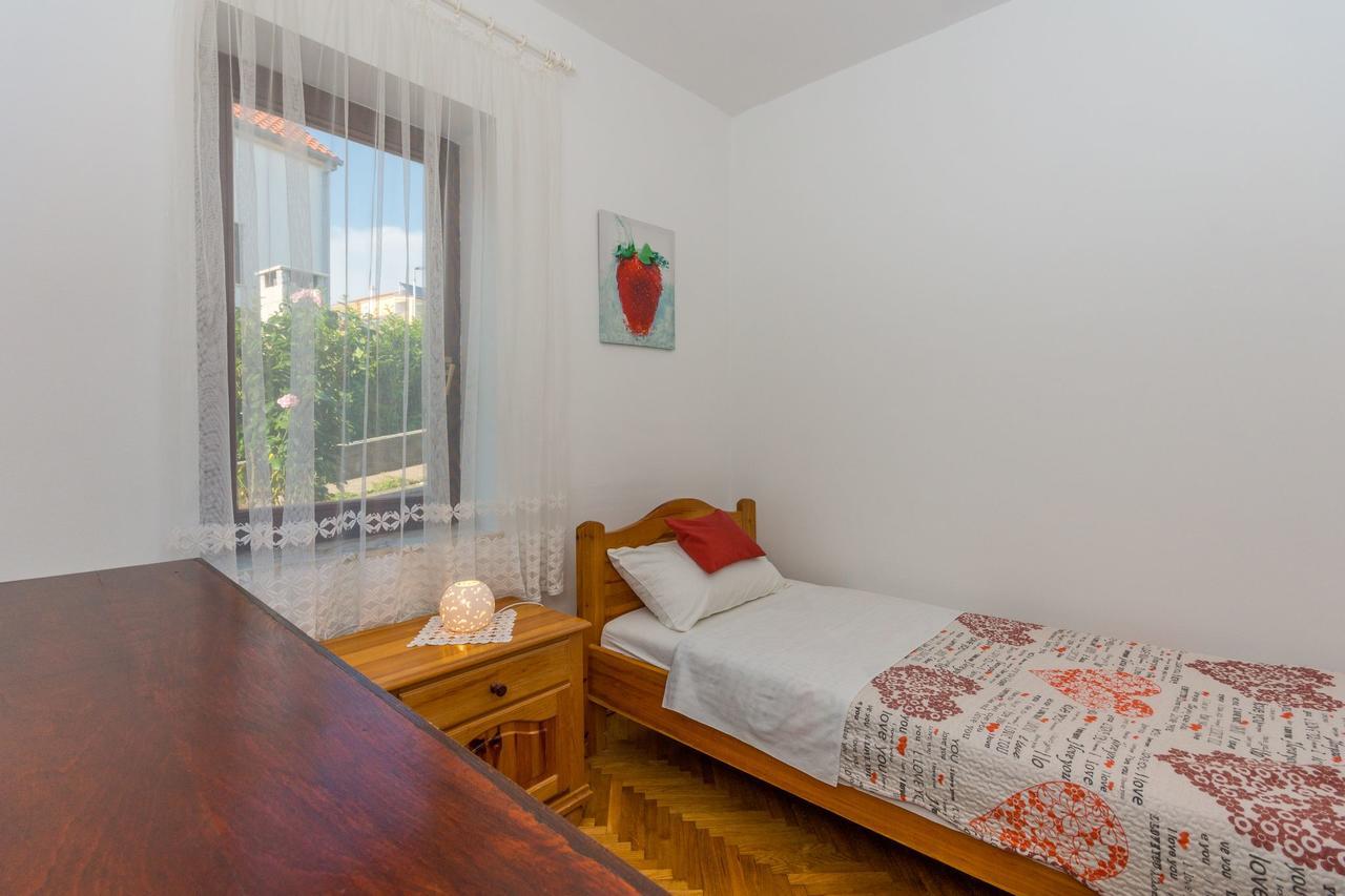 Apartment Domijan By El-Pi Tours Njivice Luaran gambar