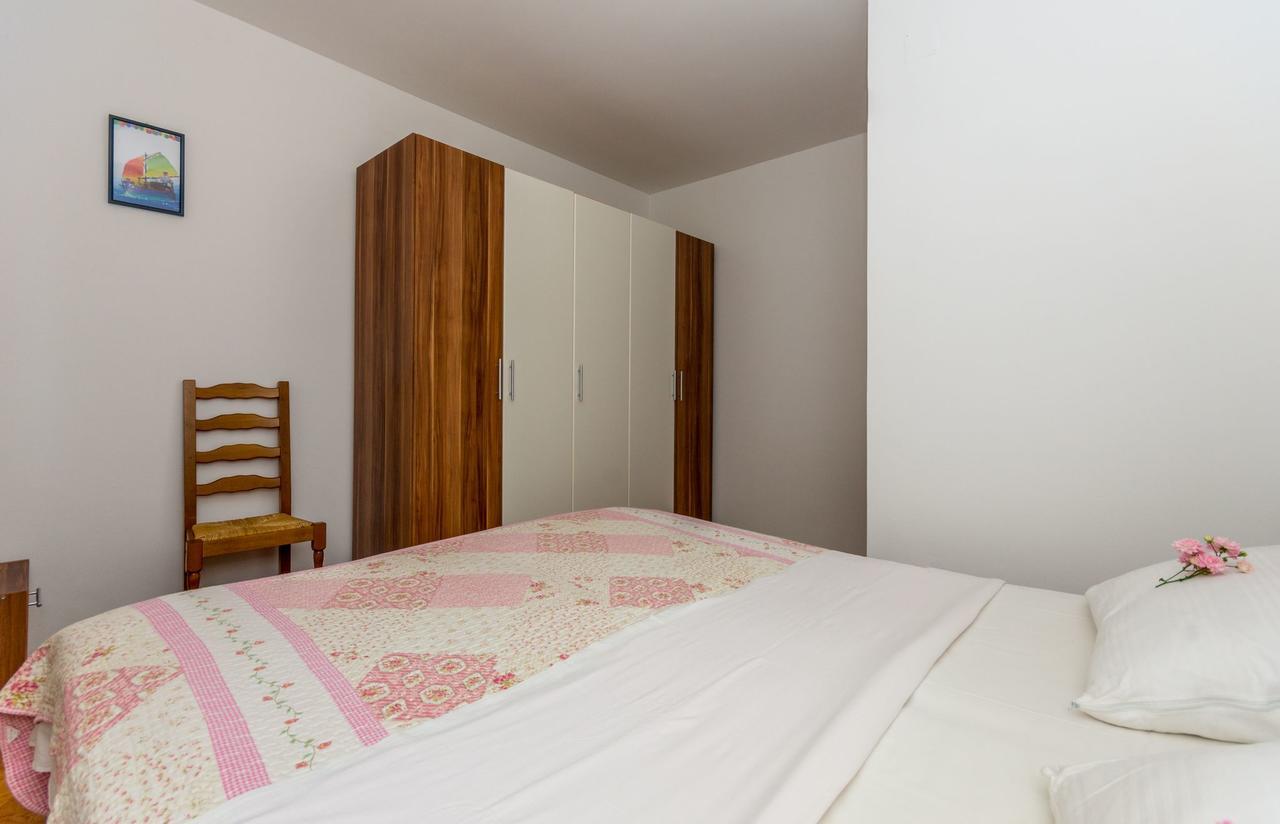 Apartment Domijan By El-Pi Tours Njivice Luaran gambar